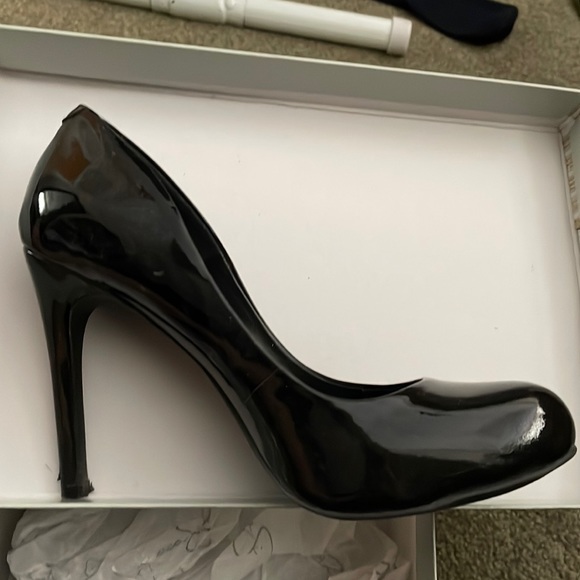 Jessica Simpson heels - black patent - Picture 1 of 6